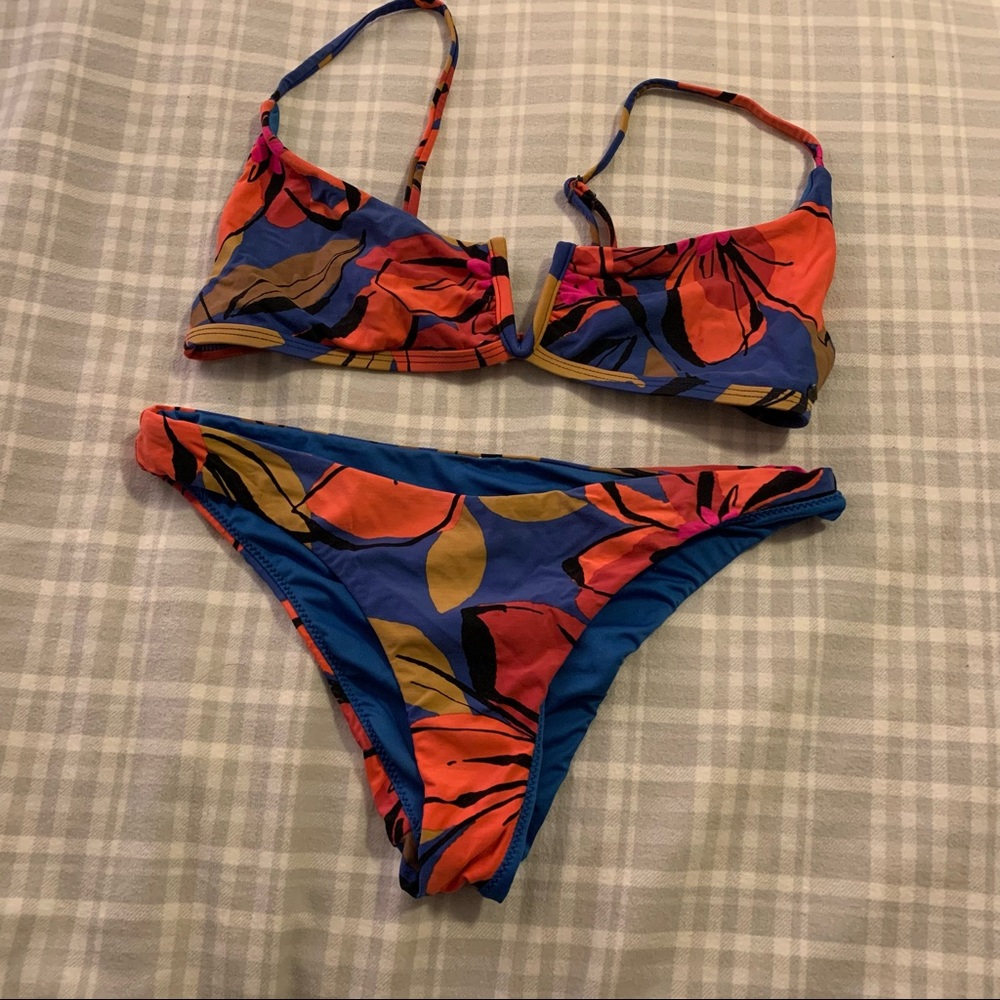 O’Neill underwire neon bikini